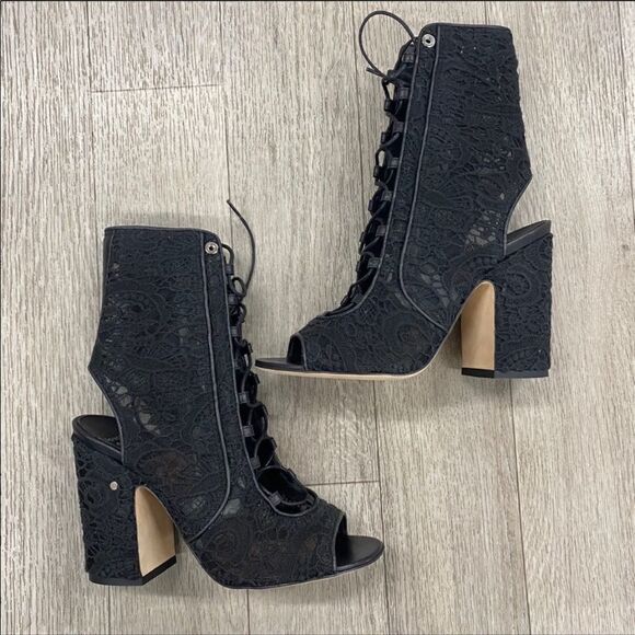 New Lawrence Decade Lace Booties NWOB - Picture 1 of 8